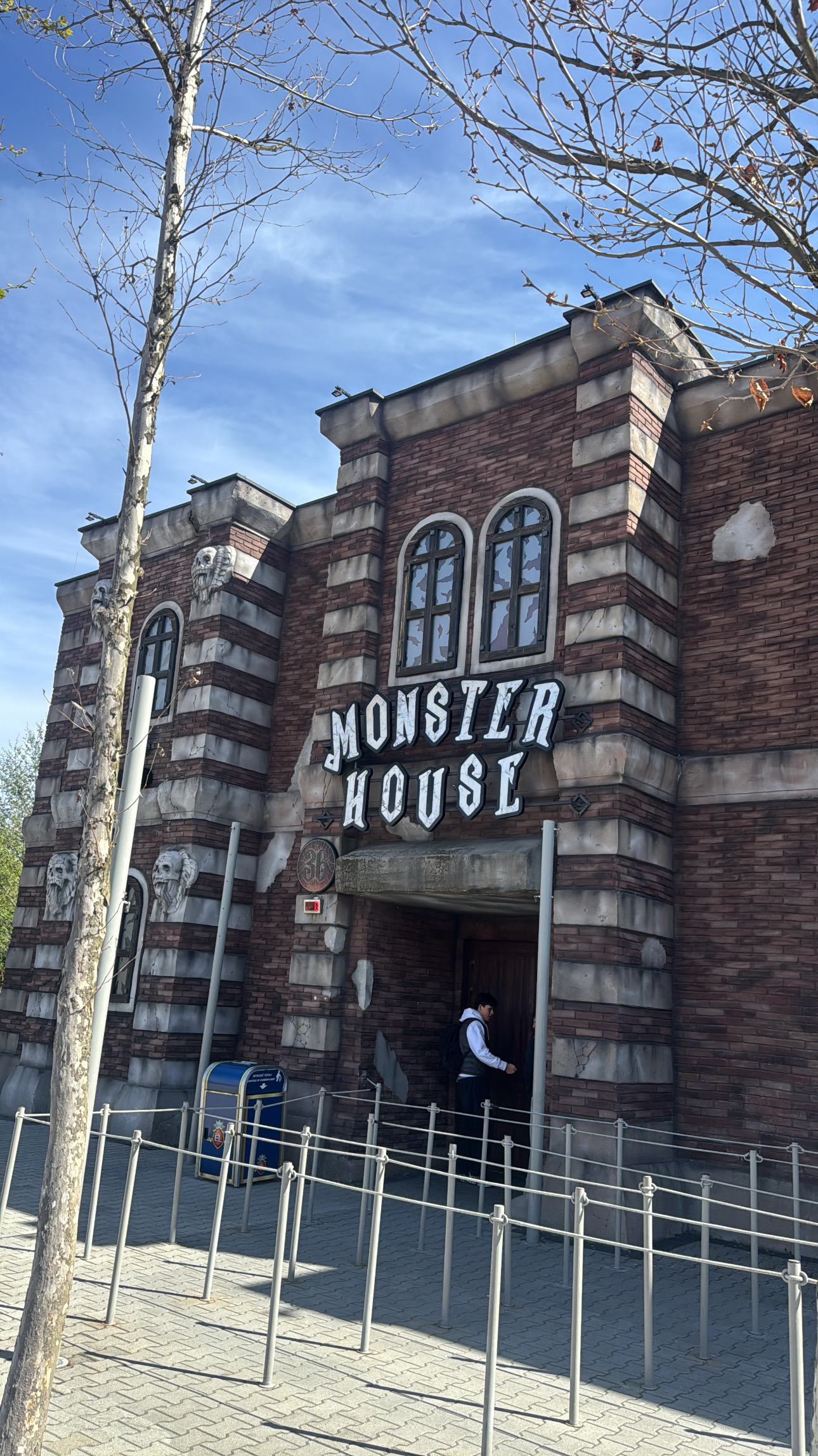 MONSTER HOUSE